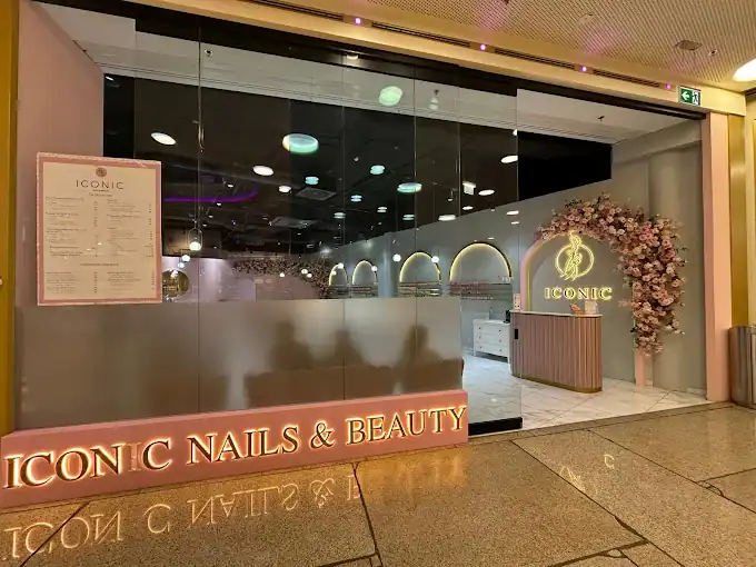 Iconic Nails & Beauty: Eingang des Studios in der PlusCity